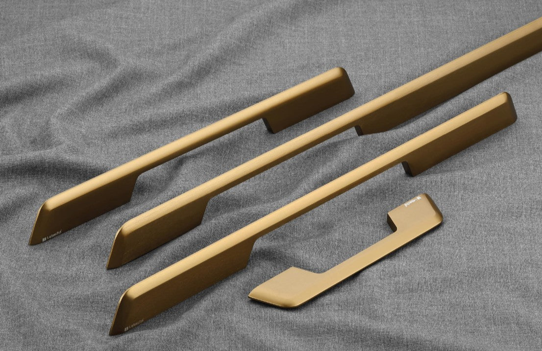 Wardrobe and cabinet handle